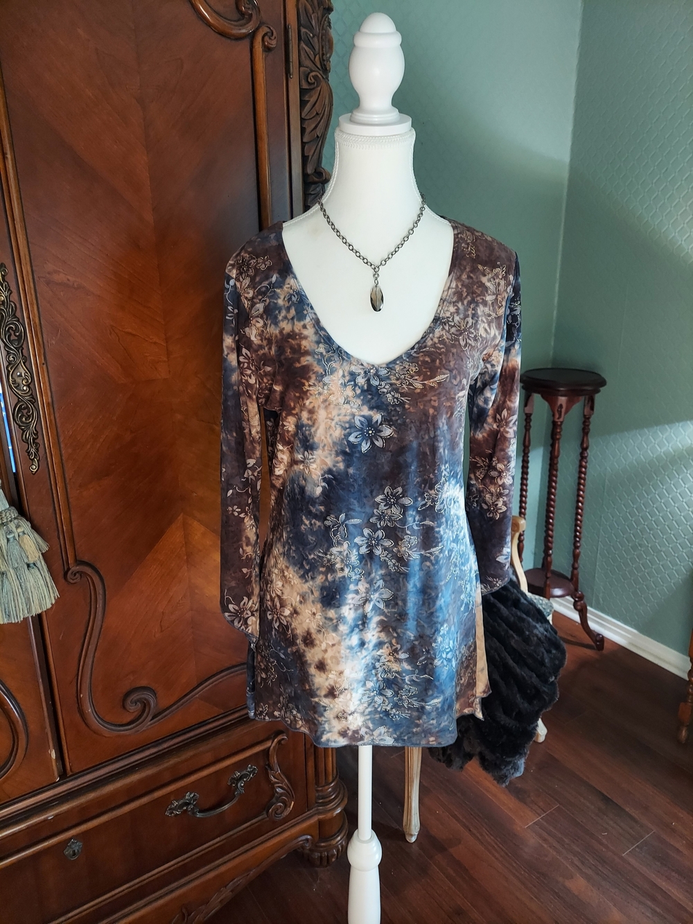 Women’s Long Sleeve V-Neck Tunic Top in Brown and Blue Floral Tie-Dye